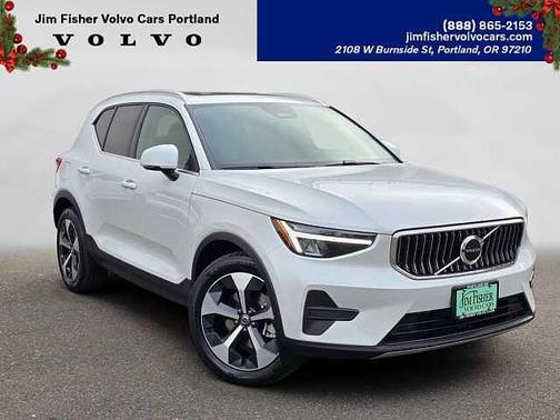 2025 Volvo XC40 Core