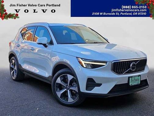 2025 Volvo XC40 Core
