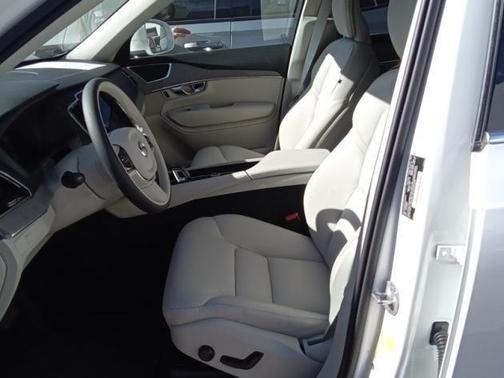 2025 Volvo XC90 B6 Plus 7-Seater