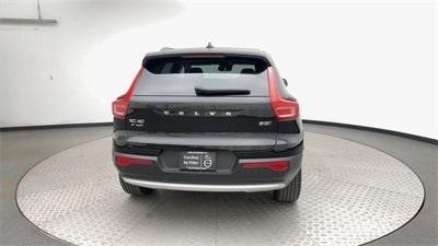 2025 Volvo XC40 B5 Core Bright Theme