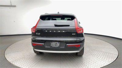 2025 Volvo XC40 B5 Core Bright Theme