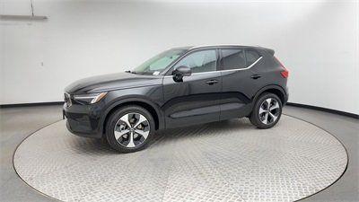 2025 Volvo XC40 B5 Core Bright Theme