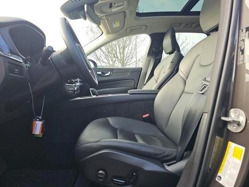 2025 Volvo XC60 B5 Core