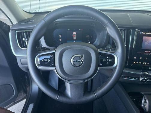 2025 Volvo XC60 B5 Plus
