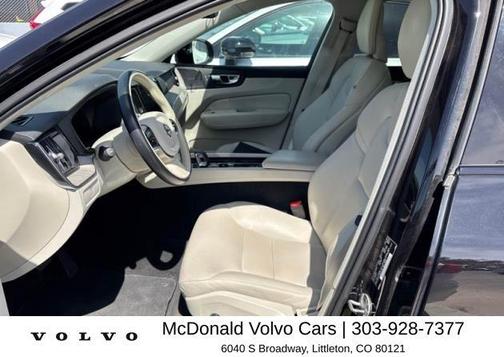 Onyx Black Metallic 2023 Volvo XC60 B5 Plus Dark Theme