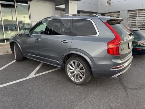 2016 Volvo XC90 T6 Momentum