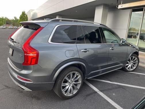 2016 Volvo XC90 T6 Momentum