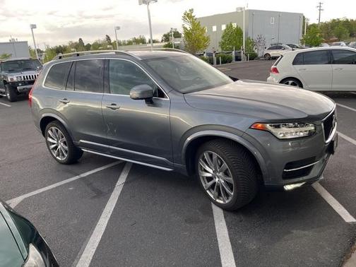 2016 Volvo XC90 T6 Momentum