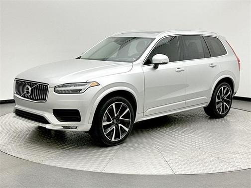 2022 Volvo XC90 T6 Momentum 7 Passenger