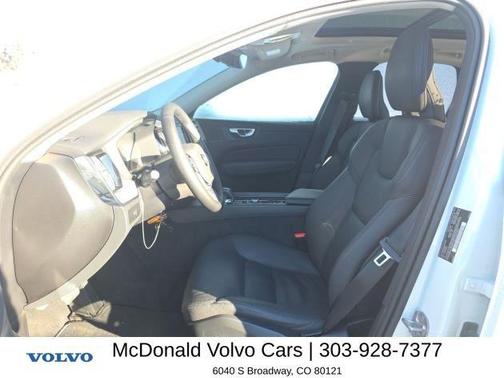 Crystal White Metallic 2025 Volvo XC60 B5 Plus