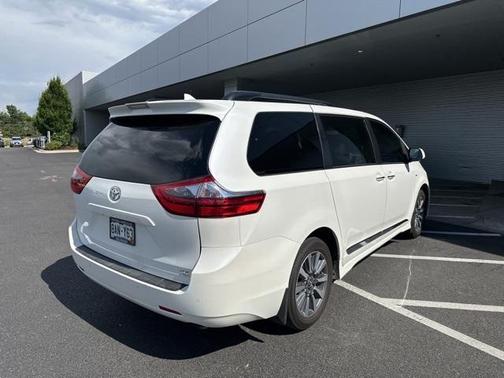 2020 Toyota Sienna XLE