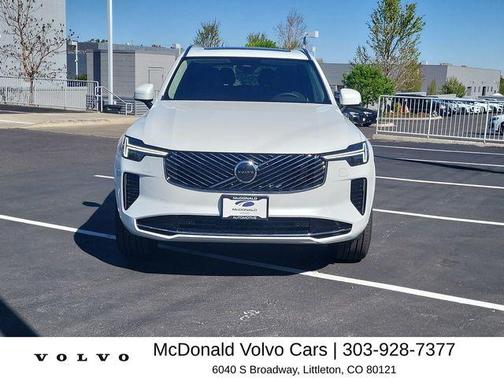 Crystal White Pearl 2026 Volvo XC90 B5 Core