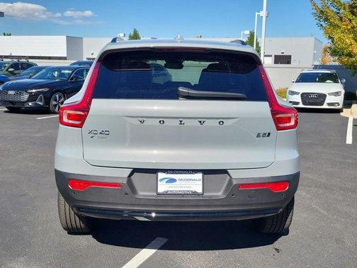 2026 Volvo XC40 B5 Plus