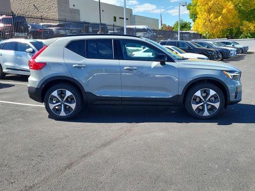 2026 Volvo XC40 B5 Plus