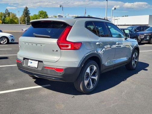 2026 Volvo XC40 B5 Plus