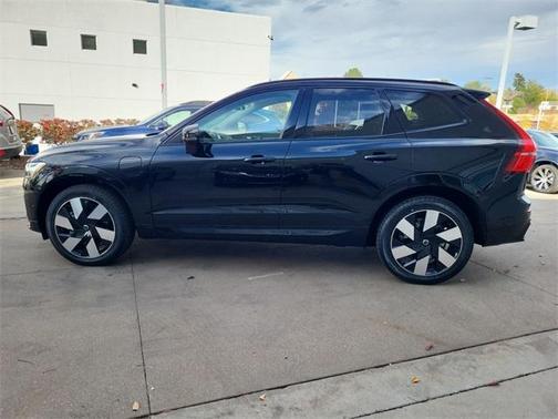 2025 Volvo XC60 Plug-In Hybrid T8 Plus