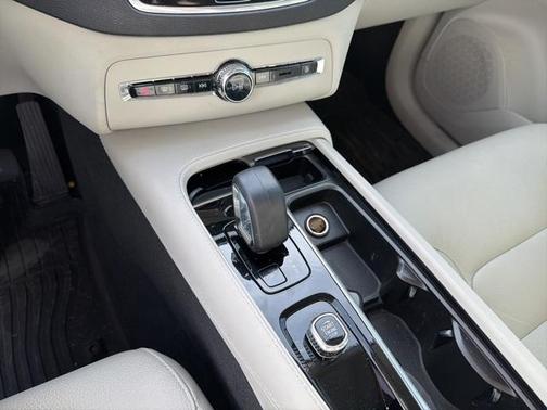 2023 Volvo XC90 B5 Core