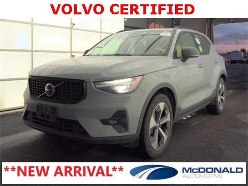 2025 Volvo XC40 B5 Plus Dark Theme