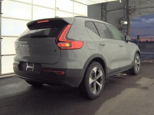 2025 Volvo XC40 B5 Plus Dark Theme