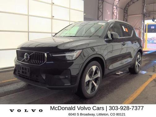 Onyx Black Metallic 2025 Volvo XC40 B5 Plus Bright Theme