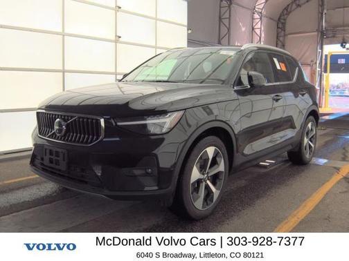Onyx Black Metallic 2025 Volvo XC40 B5 Plus Bright Theme