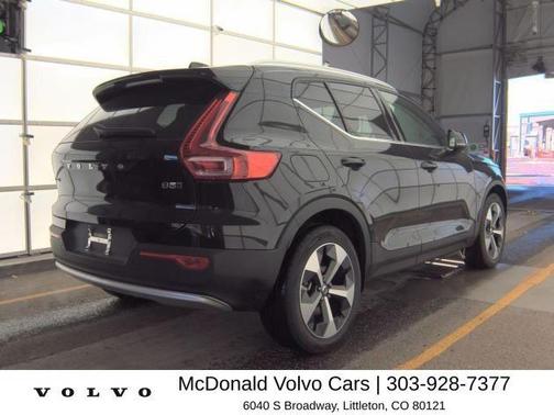 Onyx Black Metallic 2025 Volvo XC40 B5 Plus Bright Theme
