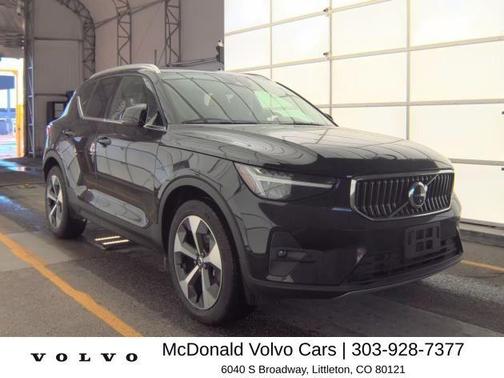 Onyx Black Metallic 2025 Volvo XC40 B5 Plus Bright Theme