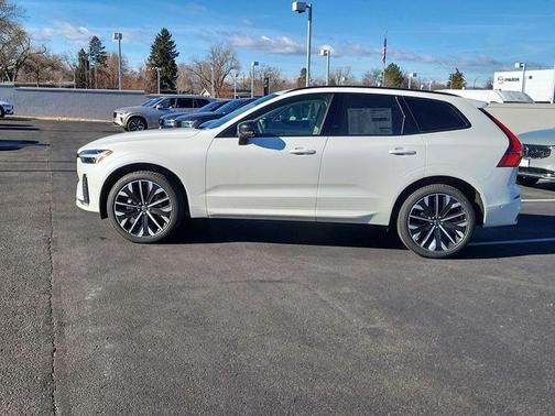 2026 Volvo XC60 B5 Ultra