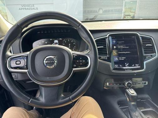 2016 Volvo XC90 T6 Momentum