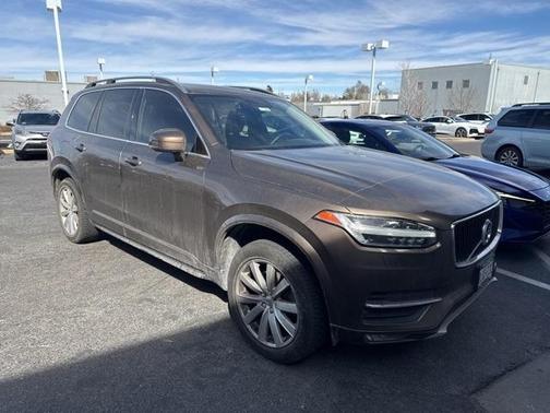 2016 Volvo XC90 T6 Momentum