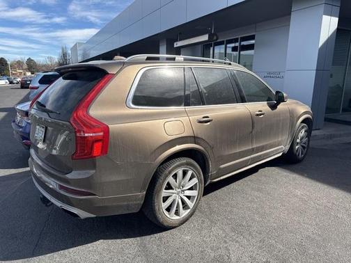 2016 Volvo XC90 T6 Momentum