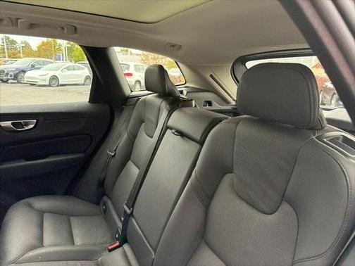 2023 Volvo XC60 B5 Plus Dark Theme