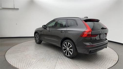 2023 Volvo XC60 B5 Plus Dark Theme