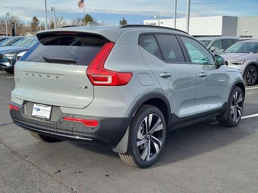 2026 Volvo XC40 B5 Ultra
