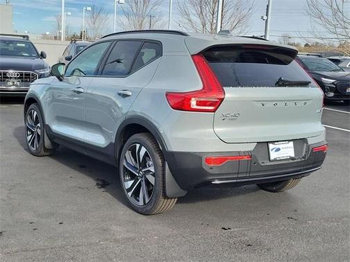 2026 Volvo XC40 B5 Ultra