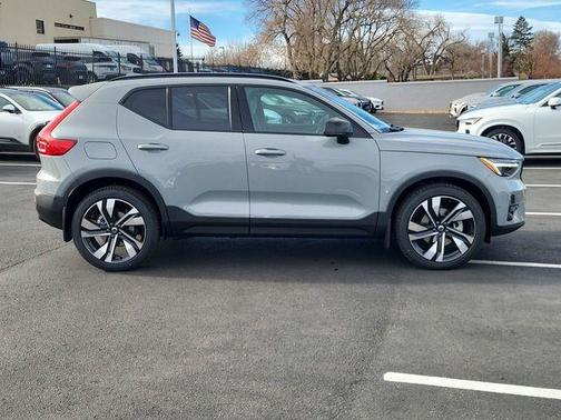 2026 Volvo XC40 B5 Ultra
