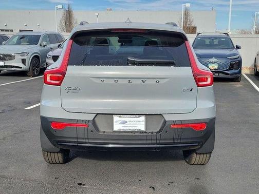 2026 Volvo XC40 B5 Ultra