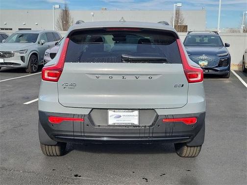 2026 Volvo XC40 B5 Ultra