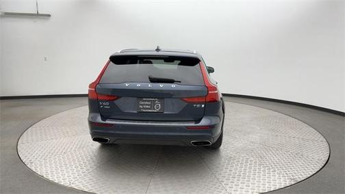 2022 Volvo V60 Cross Country T5