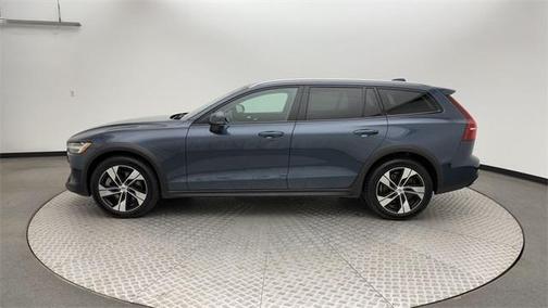2022 Volvo V60 Cross Country T5