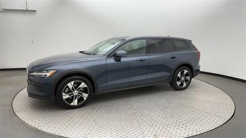 2022 Volvo V60 Cross Country T5