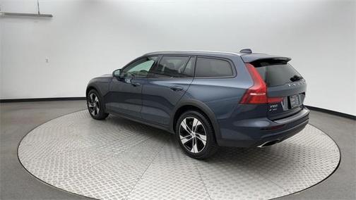 2022 Volvo V60 Cross Country T5