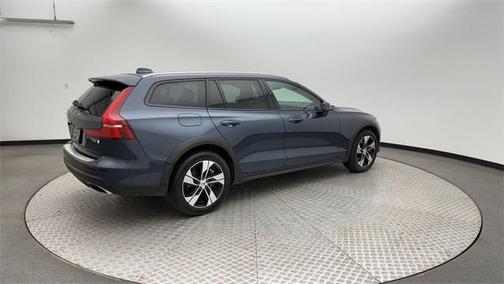 2022 Volvo V60 Cross Country T5