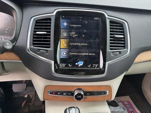 2021 Volvo XC90 T6 Momentum 7 Passenger