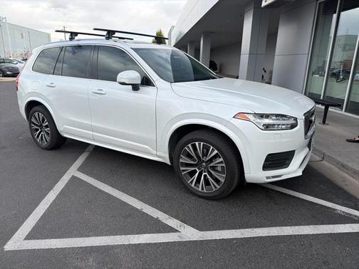 2021 Volvo XC90 T6 Momentum 7 Passenger