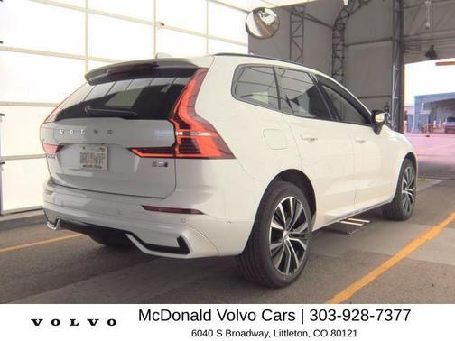 Crystal White Metallic 2025 Volvo XC60 B5 Plus