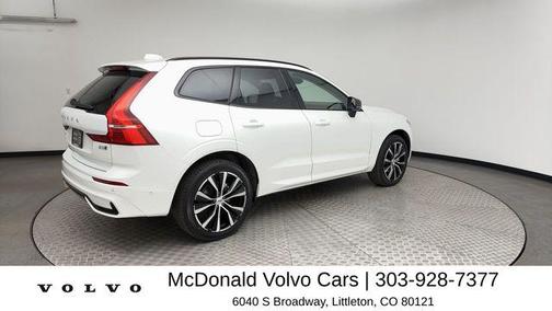 Crystal White Metallic 2025 Volvo XC60 B5 Plus