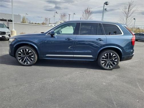 2025 Volvo XC90 B5 Plus 7-Seater