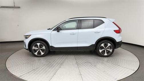 2025 Volvo XC40 B5 Plus Dark Theme