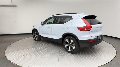 2025 Volvo XC40 B5 Plus Dark Theme